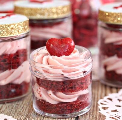 24-hour self-service automatic lifting system cake vending machine with all steel door frame and defogging glass